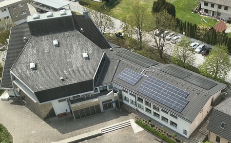 Sončna elektrarna na šmarskem kulturnem domu.