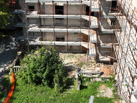Terasa dvorca Jelšingrad, september 2026
