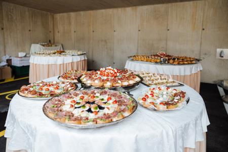 Okusne dobrote so pripravili v kuhinji Doma upokojencev Šmarje pri Jelšah. 