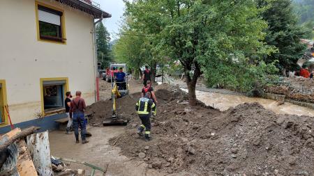 Naplavine so zasule hiše, ceste, ulice.