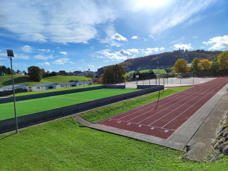 Pogled na športne površine pri OŠ