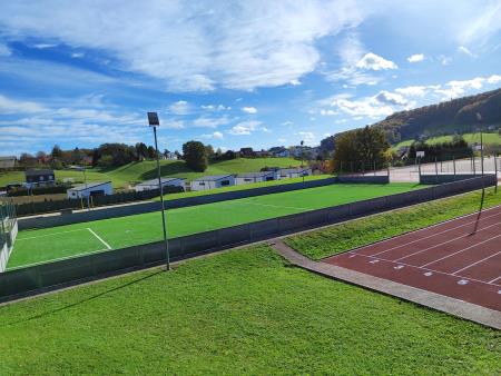 Pogled na športne površine pri OŠ