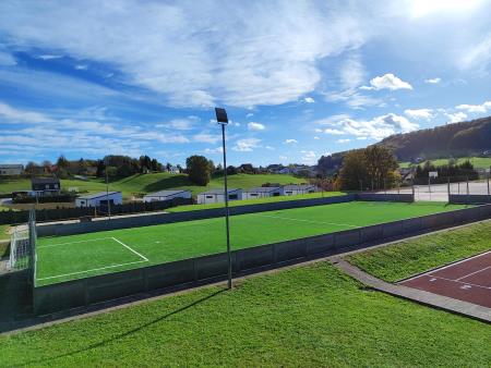 Pogled na športne površine pri OŠ