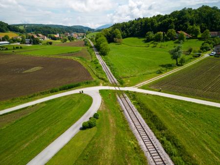 Nivojsko križanje ceste in železniške proge. 