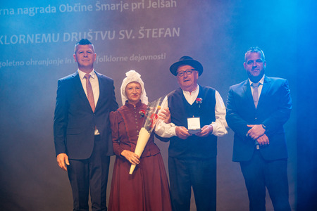 Denarno nagrado je prejelo Folklorno društvo Sv. Štefan.