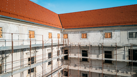 Jelšingrad pred obnovo fasade. Foto: Matic Javornik & Blaž Lah