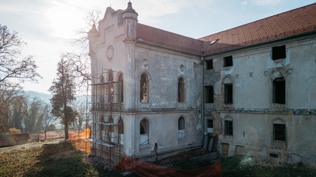 Jelšingrad pred obnovo fasade. Foto: Matic Javornik & Blaž Lah