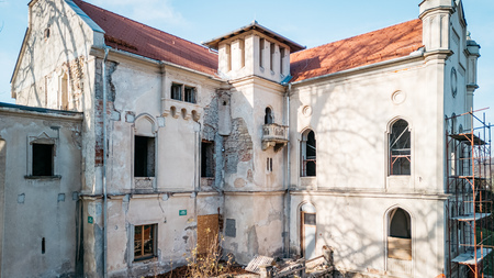 Jelšingrad pred obnovo fasade. Foto: Matic Javornik & Blaž Lah