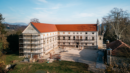 Jelšingrad pred obnovo fasade. Foto: Matic Javornik & Blaž Lah