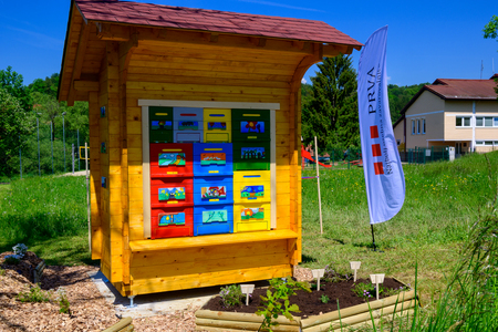 Učni čebelnjak pri POŠ Kristan Vrh. 